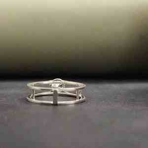 Anillo de Compromiso Unisex de Acero Inoxidable con Diseño Clásico, Solitario Redondo con Moissanita y Pequeños Diamantes, Regalo Moderno - Product Image 4