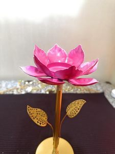 Bougeoir en métal de conception de fleur de Lotus fait à la main en fer plaqué or de luxe pour chandeliers décoratifs de mariage ou de Noël - Product Image 5