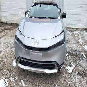 Toyota Prius Plug-in Hybrid SE 2026 Économique et Écologique - Product Image 1