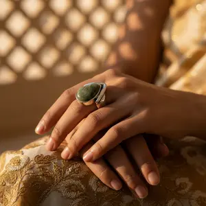 แหวนเงินแท้ 925 ประดับพลอยสีเขียว ดีไซน์เรขาคณิต สำหรับผู้หญิง เครื่องประดับชั้นดี ชุบโรเดียม แพลตตินัม ตัดแบบพลอย - Product Image 3