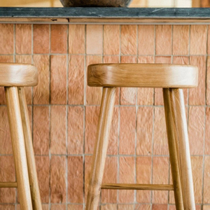 Taburete de Bar Moderno y Minimalista de Madera de Teca Sólida para Isla de Cocina, Bar en Casa, Hotel y Restaurante - Product Image 1