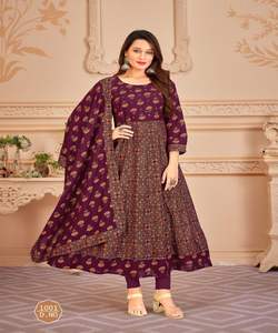 ชุดเดรสผ้าไหมพิมพ์ลายสำหรับผู้หญิงจากร้าน Salwar Kameez จากอินเดียและปากีสถาน - Product Image 3