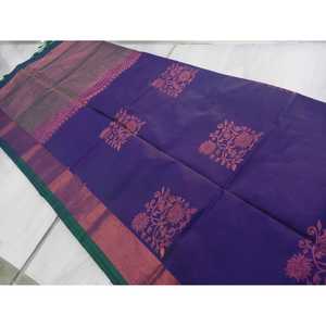 Sari en soie satinée violette avec motifs floraux et bordure verte - Product Image 3