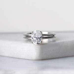 Ensemble de mariée solitaire en diamant coupe ovale pour femme - Product Image 1