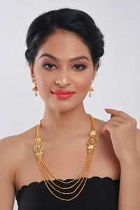 Fournisseur de bijoux en cristal indien Collier de mariage à plusieurs rangs perlé avec boucles d'oreilles Jhumka florales Bijoux en or indien pour femmes - Product Image 3