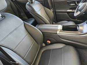 Pre-owned Clean 2024 Mercede-s-Ben-z glc 300 4matic - Product Image 4