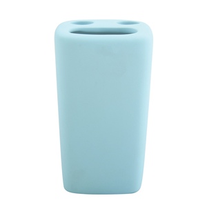 Porte-brosse à dents en céramique haïtienne, bleu clair - MSV. - Product Image 1