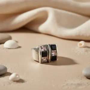 Anillo de Moda Chapado en Oro Rosa con Circonita Cúbica para Mujer - Diseño Moderno - Product Image 2