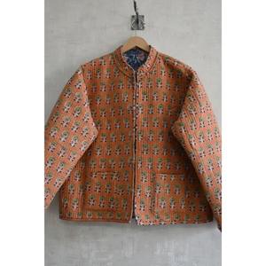 Veste en coton tissé matelassée réversible faite à la main pour femmes, imprimé floral en blocs, manches longues, écologique, boutons, vêtements d'hiver - Product Image 2