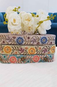 Cordones florales bordados multicolores hechos a medida adecuados para usar como bordes y adornos, ideales para reventa en tiendas de adornos - Product Image 5