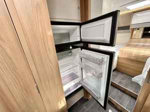 Used BAILEY <b>MOTORHOME</b> AUTOGRAPH Luxury White RV Campervan Euro 5 Emission 4 TO 6 Person Capacity for Camping Acrylic Floor - Product Image 3