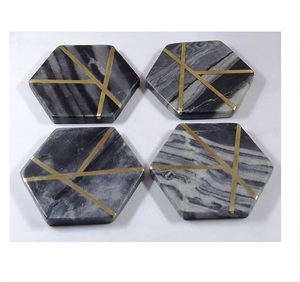 Posavasos en forma de corazón Mármol blanco para cocina Oficina 2 Posavasos de mango de madera natural y mármol Hecho EN LA India - Product Image 3