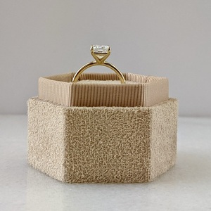 Anillo de Compromiso de Plata de Ley 925 con Moissanita de Corte Princesa Solitario para Mujer, para Bodas y Fiestas, Claridad VVS, Estilo Moderno - Product Image 2