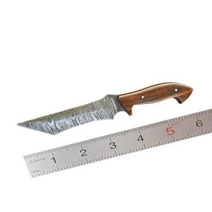 มีดแทรคเกอร์เหล็กดามัสกัสทำมือระดับพรีเมียม โครงสร้างฟูลแทง สำหรับใช้งานกลางแจ้ง ทำอาหาร และตั้งแคมป์ - Product Image 1