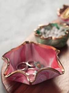 Bol en résine de haute qualité avec des tourbillons de créateurs et des motifs de couleurs parfaits pour l'affichage de l'îlot de cuisine ou de l'entrée - Product Image 4