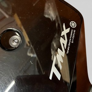Nuovo Parabrezza Sportivo Anteriore Fumé per Yamaha TMAX - Product Image 1