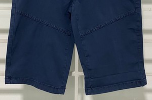 กางเกงขาสั้นผ้าทอลายทแยงสำหรับผู้ชายผ้าคอตตอน100% เอวปานกลางยาวถึงเข่าสไตล์ลำลองผ้าทอไม่ยับ - Product Image 3