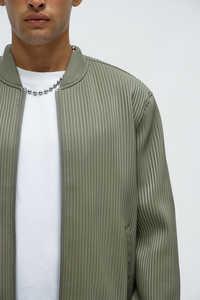 Venta al por mayor de chaqueta bomber de satén de nailon personalizada de gran tamaño ajuste elegante diseño de ropa de calle para hombres y mujeres Unisex de Huzaifa Products - Product Image 2