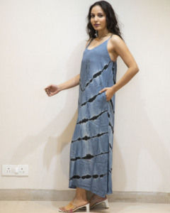 Chic et confortable rayonne Tie Dye longue robe Maxi pour femmes longue robe spaghetti parfaite pour les vacances ou l'usure quotidienne - Product Image 2