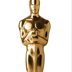 Icónico trofeo de película dorada para premios prestigiosos. Disponible a precios de mayorista. - Product Image 1