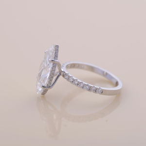 Bague de fiançailles en diamant de laboratoire taille marquise 4,05 carats, or blanc, jaune et rose 9K, avec pavé, pour mariée - Product Image 4