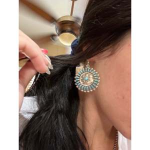Pendientes Colgantes de Plata de Ley y Turquesa Philander Gia con Diseño Floral para Regalo - Product Image 2