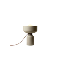 Lampe de table en métal au design européen moderne et luxueux, alimentation AC/DC, lumière respectueuse de l'environnement et protectrice des yeux, ampoules halogènes à intensité variable de 24 pouces, pour la maison