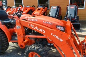 2024 para L2502HST 4x4 Mini tractor de rueda agrícola 21HP 4 años de garantía YTO Motor bomba engranaje cojinete caja de cambios motor usado - Product Image 3