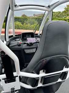 Véhicule électrique Arcimoto FUV 2WD 2021, autonomie de 30 à 50 km, boîte de vitesses manuelle, blocage de différentiel, très bien équipé - Product Image 6