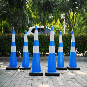 Cônes de signalisation routière orange de sécurité routière de haute qualité, fabriqués en PVC, plus de 15 ans d'expérience du fabricant, prismatiques à haute intensité - Product Image 1