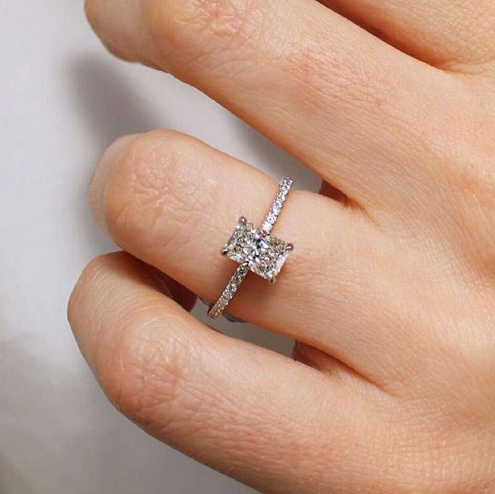 สีเหลืองทอง