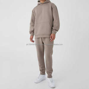 Conjunto Deportivo Personalizado para Hombre, Chaqueta Cortavientos con Bloques de Color y Parches, de Poliéster y Nailon, con Cremallera y Pantalones Cortos - Product Image 3