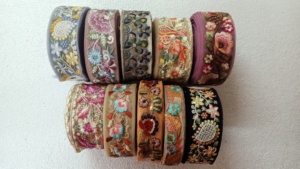 Lacets de travail en fil brodé sur mesure avec options multicolores en paillettes brodées en un pouce de largeur - Product Image 5