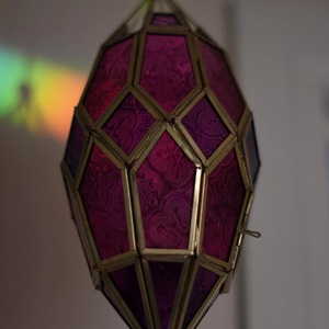 โคมไฟแก้วแขวนหลากสี เหมาะสำหรับงานแต่งงาน งานปาร์ตี้ และตกแต่งสร้างบรรยากาศ แสงไฟสวยงาม ขายส่งจากอินเดีย - Product Image 5