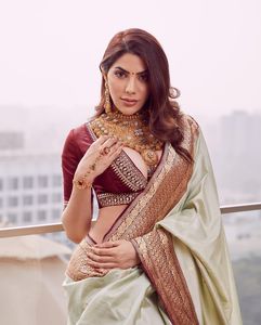 Dernier modèle de sari en soie riche et magnifique, travail jacquard sur toute la surface, haute qualité, occasion spéciale pour femmes - Product Image 5