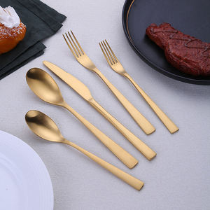 Hermoso juego de cubiertos dorados hechos con acero inoxidable duradero, adecuado para cenas de lujo. - Product Image 1