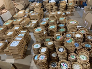 Plateau de service en rotin fait main avec incrustation de nacre, plateau tissé décoratif pour la décoration de la maison, l'hôtellerie et les cadeaux - Mme Tarina - Product Image 5