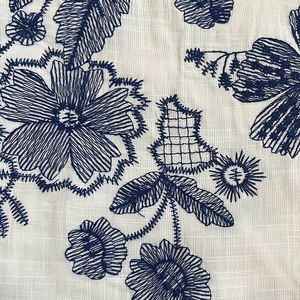 Top de algodón con estampado Floral de alta calidad para mujer, camisa informal de cuello redondo de Color sólido con logotipo frontal, diseño a cuadros transpirable - Product Image 5