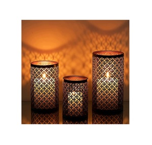 Nuevo portavelas de metal hecho a mano con artesanía intrincada y detalles únicos para un elegante acento de decoración del hogar - Product Image 2