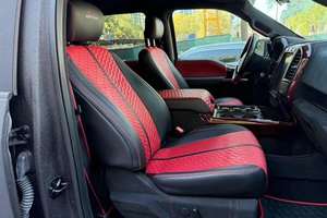 Pick-up F-150 XLT 4x4 d'occasion 2022, essence, moteur V8 suralimenté 5.0L, boîte automatique, conduite à gauche, intérieur foncé - Product Image 3