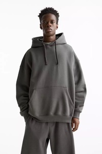 Ensemble de survêtement simple en polaire pour homme, coupe oversize et ample, avec sweat à capuche et pantalon de survêtement à taille élastique et bas ouvert - Product Image 4