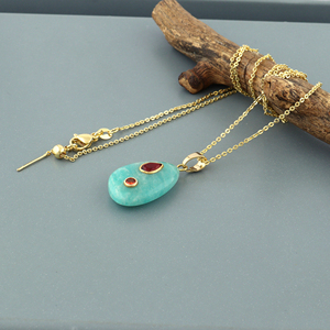 Bijoux de luxe, pendentif fantaisie en amazonite naturelle avec breloques en oxyde de zirconium rouge, chaîne en câble plaqué or 18 carats, collier statement - Product Image 4