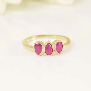 Joyería fina de Plata de Ley 925, oro de 18 quilates, anillo de tres piedras con corte de pera relleno de vidrio de rubí único, dedos de fiesta de compromiso de boda - Product Image 1