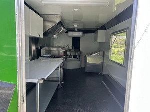 Remorque de vente ambulante entièrement équipée, cuisine mobile fermée 8,5x16 m - Product Image 1