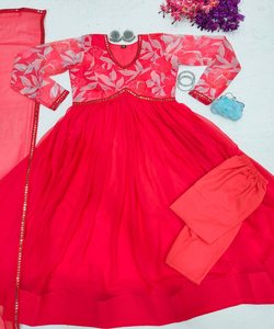 Fusion de mode: Style pakistanais Salwar Kameez - Fusion de styles traditionnels et modernes, créant une mode chic et élégante - Product Image 3