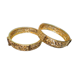 Brazaletes súper vendidos con brazaletes de aspecto moderno de forma redonda chapada en oro de 22CT a la venta por exportadores indios - Product Image 1