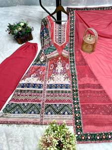 NOUVELLE COLLECTION PRÊT À PORTER 3 PIÈCES IMPRIMÉES FANTAISIE A-Line KURTI AVEC BELLE PLAZZO ET ATTRACTIVE DUPATTA - Product Image 6