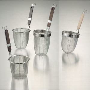 Panier à pâtes en maille avec manche en bois naturel L-0025 Diana à fond plat avec manche en bois, passoire à nouilles, offre spéciale - Product Image 5