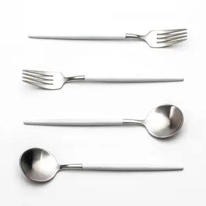 Elegante juego de cubiertos de acero inoxidable de color plateado en diseño elegante, Juego de 4 perfectos para cenas en casa, bodas, ocasiones especiales - Product Image 6