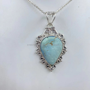 Pendentif en argent plaqué or, unique et artisanal, fabriqué à la main avec perle comme pierre principale pour fête de mariage ou cadeau - Product Image 1